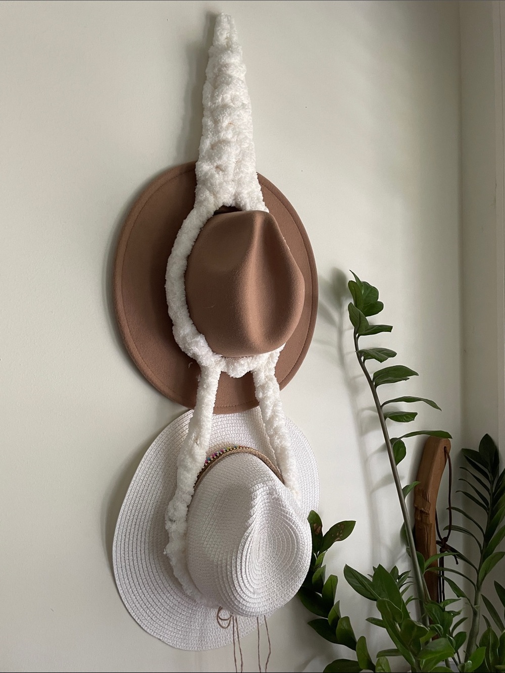 White Plush Hat Hanger Strap for Wall-Mounted Hat Display